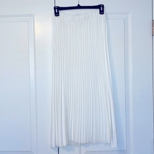 Brand new pleated midi length skirt! Size small